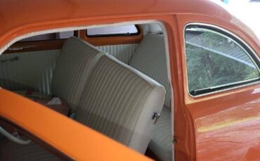 Ford-Sedan-1949-Orange-2