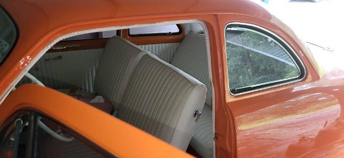 Ford-Sedan-1949-Orange-2