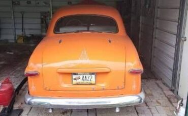 Ford-Sedan-1949-Orange-3