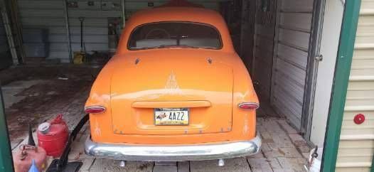 Ford-Sedan-1949-Orange-3