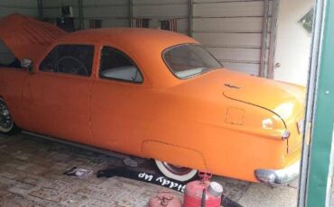 Ford-Sedan-1949-Orange