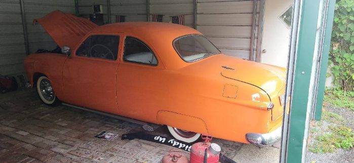 Ford-Sedan-1949-Orange
