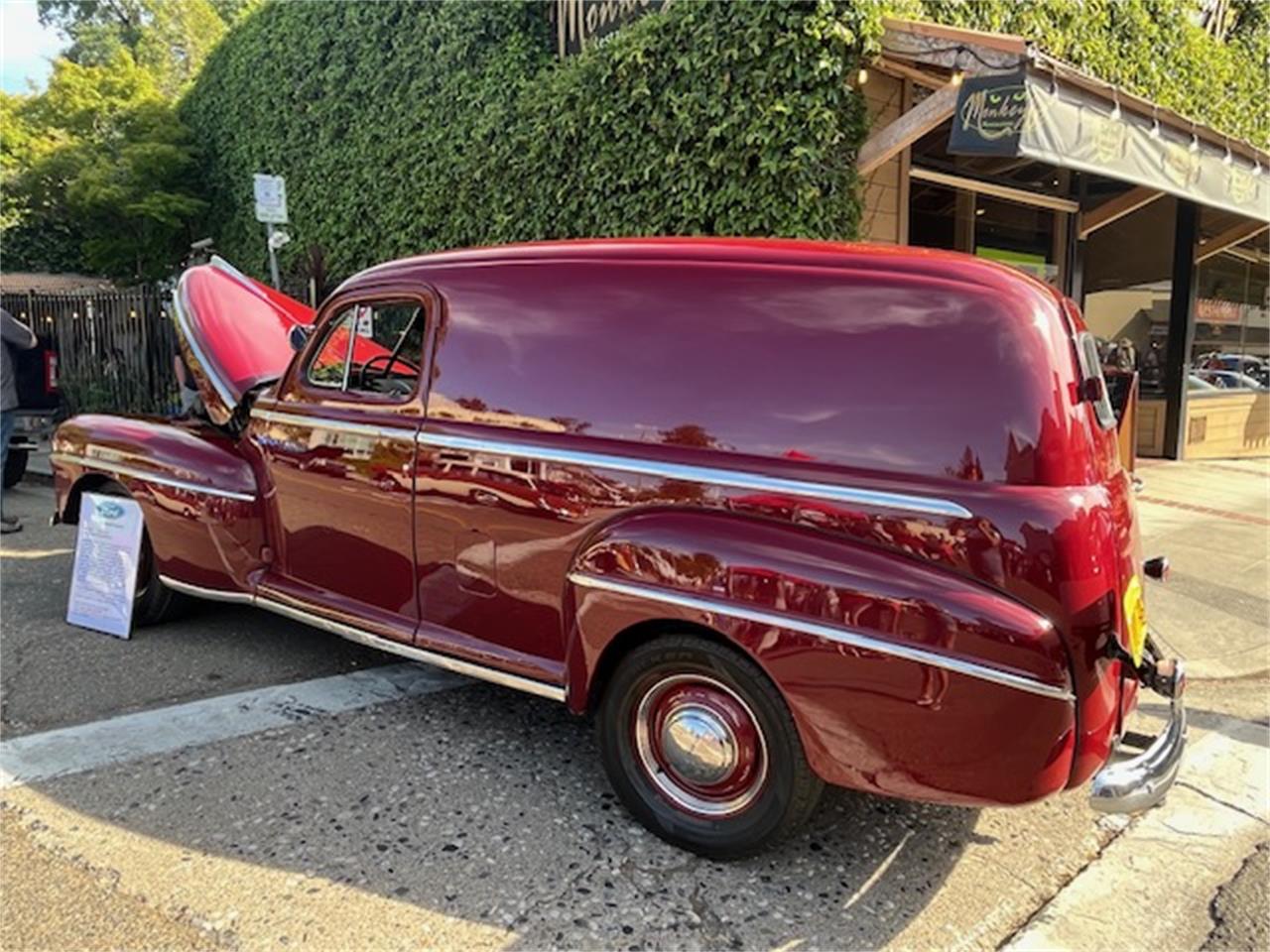 Ford-Sedan-delivery-1947-Burgundy-Grey-2