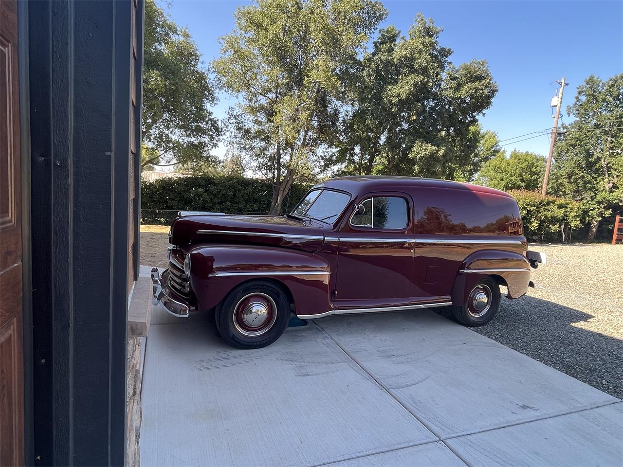 Ford-Sedan-delivery-1947-Burgundy-Grey-8