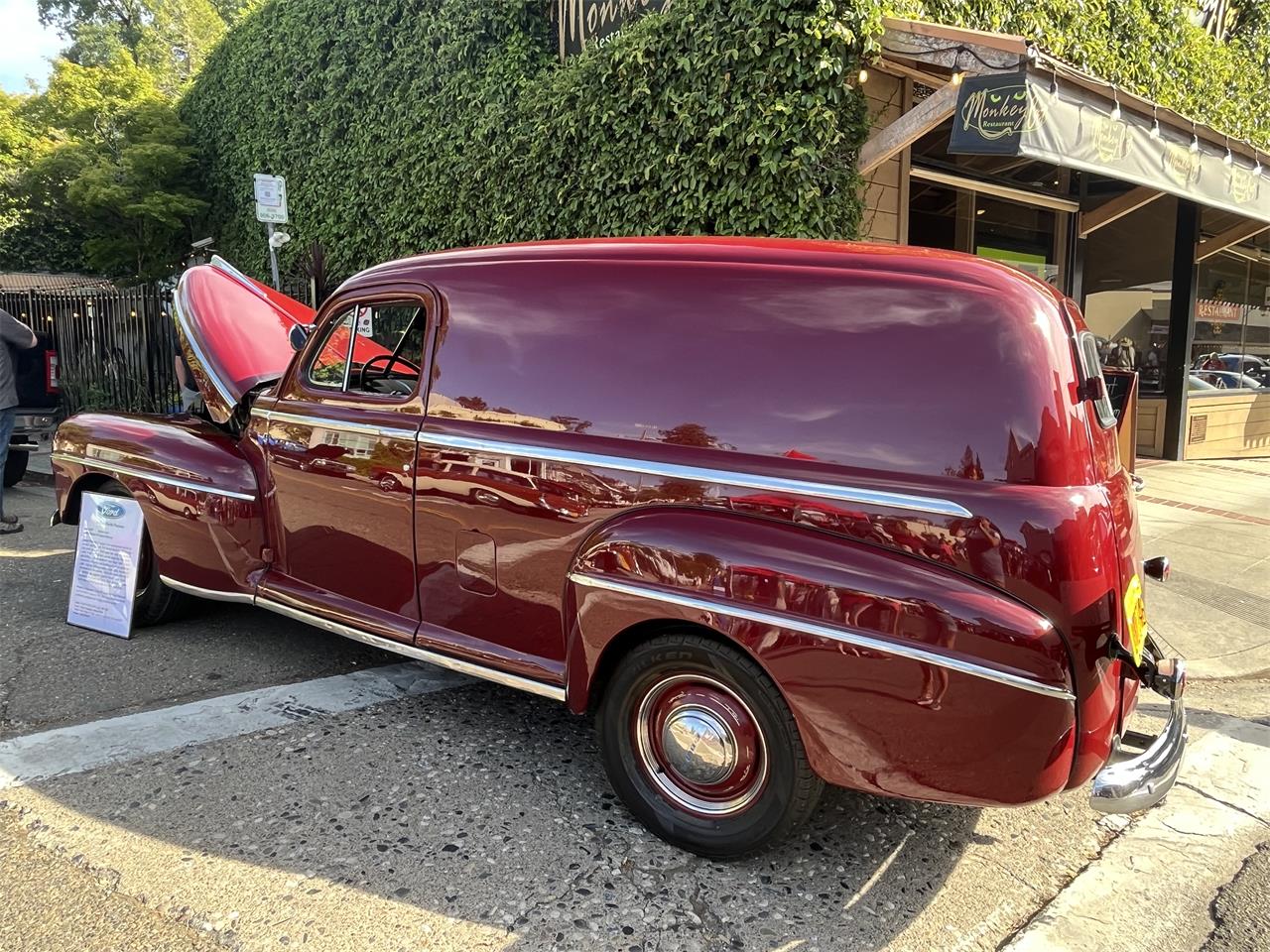 Ford-Sedan-delivery-1947-Burgundy-Grey-9
