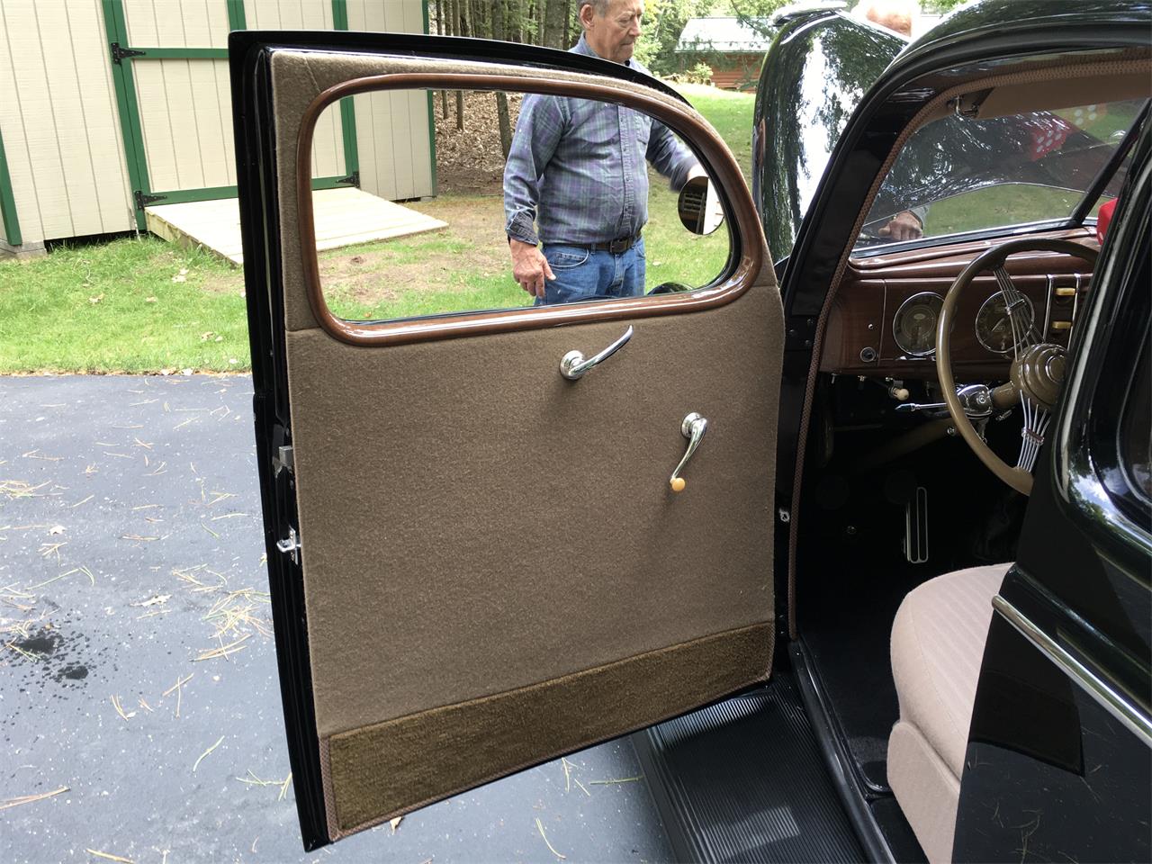 Ford-Standard-1939-Black-Tan-1