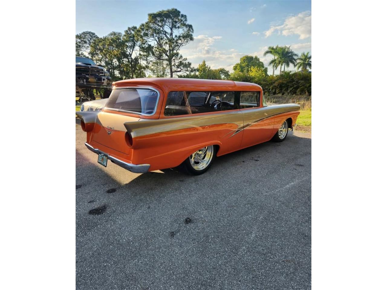 Ford-Station-wagon-1957-Orange-and-champagne-Tan-leather-2