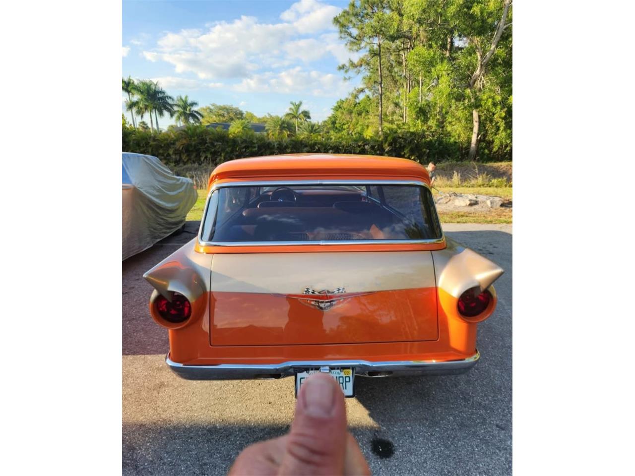 Ford-Station-wagon-1957-Orange-and-champagne-Tan-leather-3
