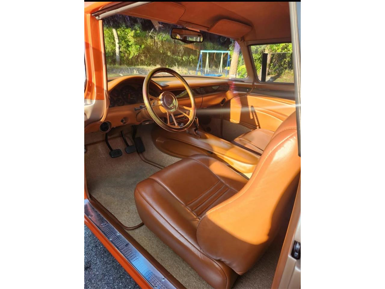 Ford-Station-wagon-1957-Orange-and-champagne-Tan-leather-4