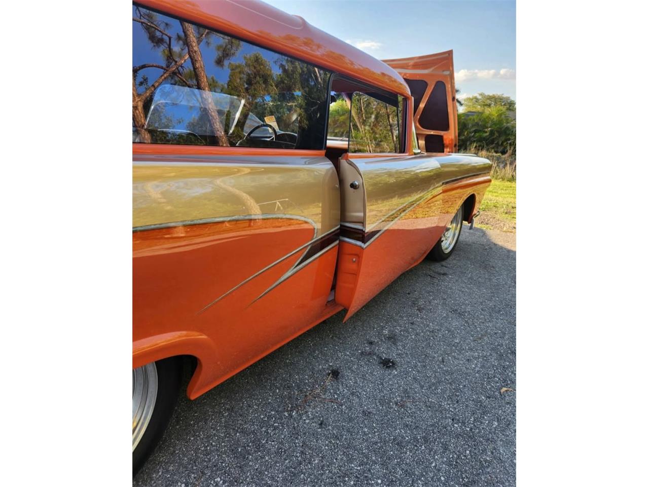 Ford-Station-wagon-1957-Orange-and-champagne-Tan-leather-7