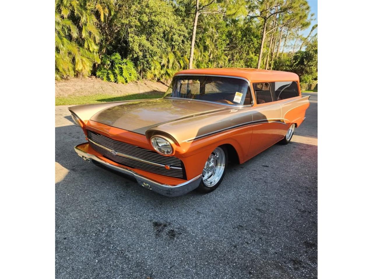 Ford-Station-wagon-1957-Orange-and-champagne-Tan-leather