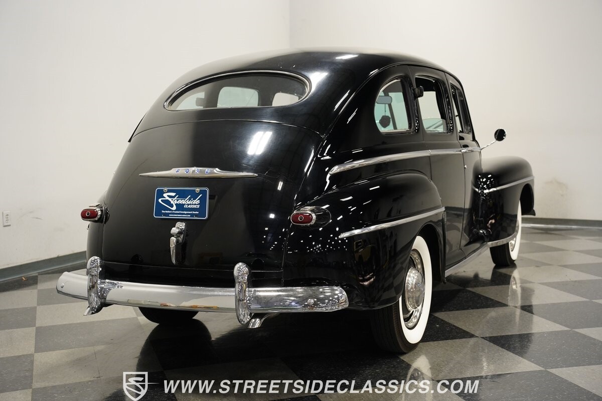 Ford-Super-Deluxe-1948-Sedan-11