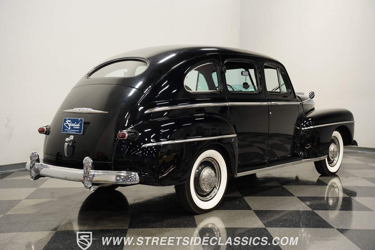 Ford-Super-Deluxe-1948-Sedan-12
