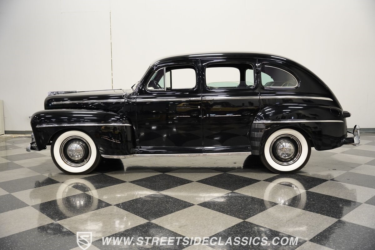 Ford-Super-Deluxe-1948-Sedan-2
