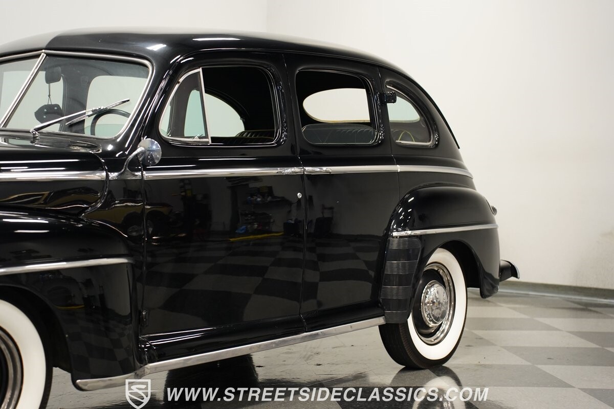 Ford-Super-Deluxe-1948-Sedan-21
