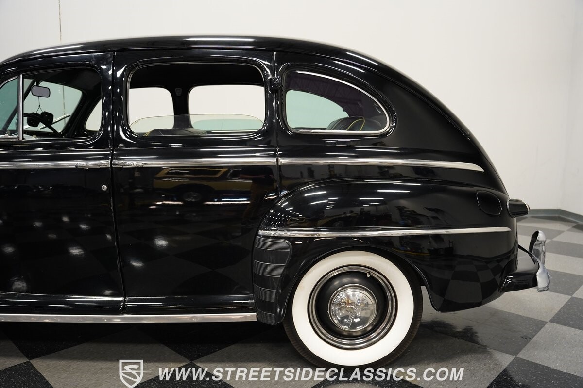 Ford-Super-Deluxe-1948-Sedan-23