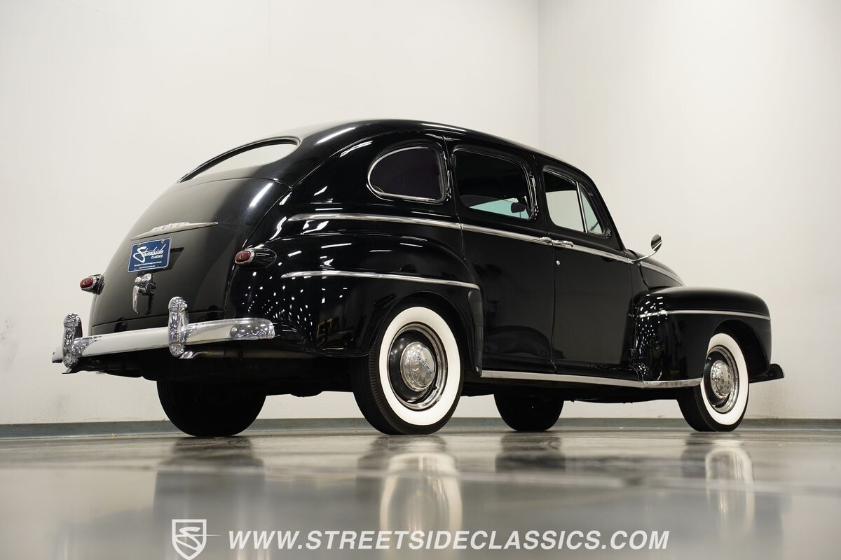 Ford-Super-Deluxe-1948-Sedan-26