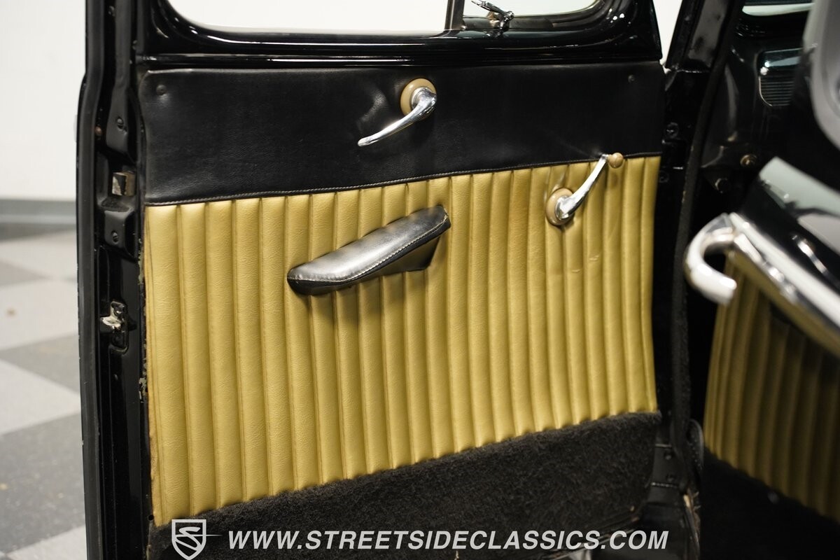 Ford-Super-Deluxe-1948-Sedan-36