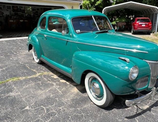 Ford-Super-deluxe-1941-Holly-Green-Beige-Cloth-11