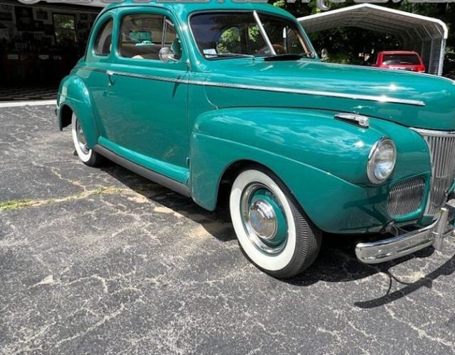 Ford-Super-deluxe-1941-Holly-Green-Beige-Cloth-14