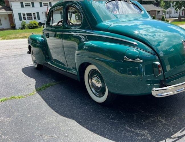 Ford-Super-deluxe-1941-Holly-Green-Beige-Cloth-18