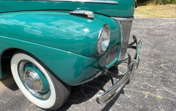 Ford-Super-deluxe-1941-Holly-Green-Beige-Cloth-19