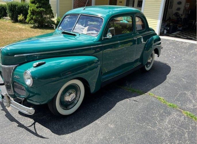 Ford-Super-deluxe-1941-Holly-Green-Beige-Cloth-5