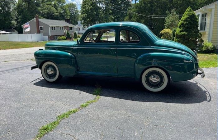 Ford-Super-deluxe-1941-Holly-Green-Beige-Cloth-7