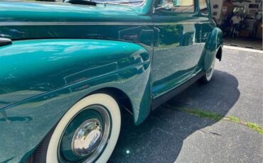 Ford-Super-deluxe-1941-Holly-Green-Beige-Cloth-9