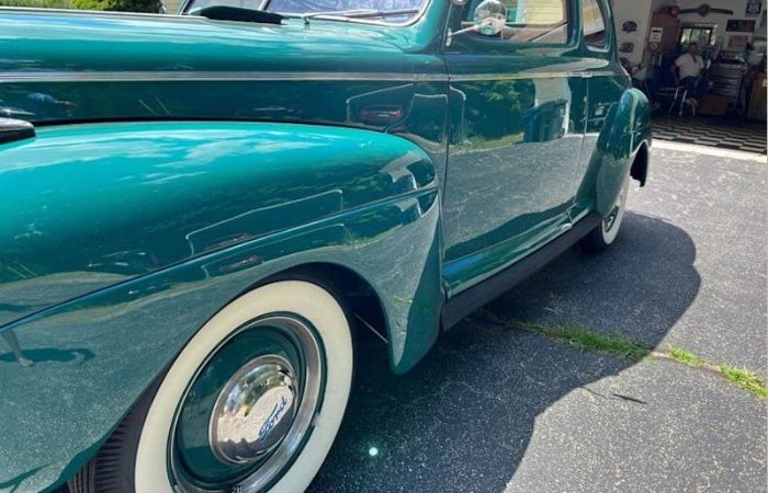 Ford-Super-deluxe-1941-Holly-Green-Beige-Cloth-9