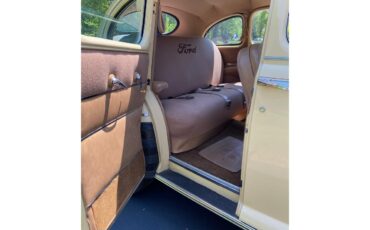 Ford-Super-deluxe-1946-Bamboo-Biege-Tan-3