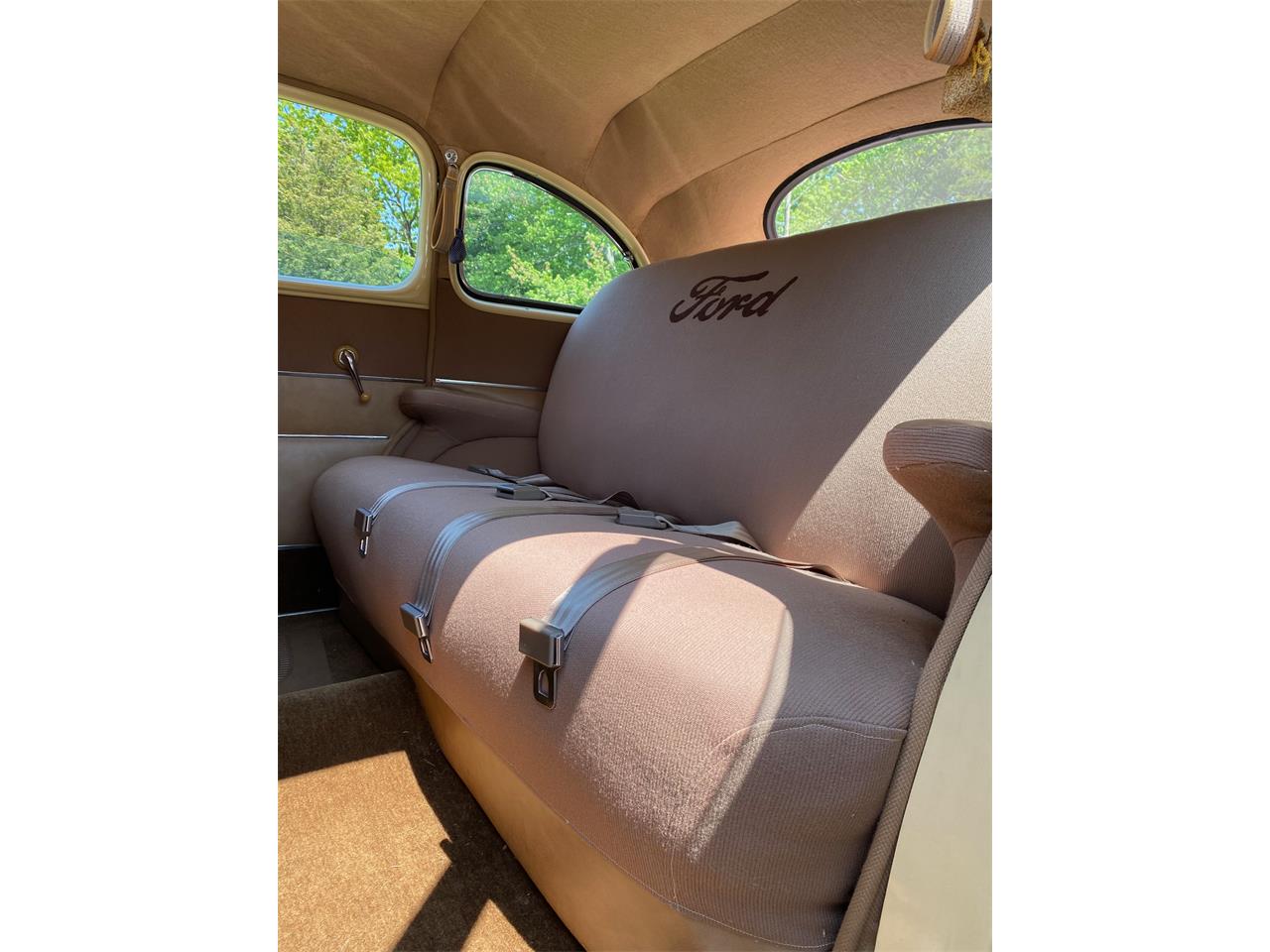 Ford-Super-deluxe-1946-Bamboo-Biege-Tan-6