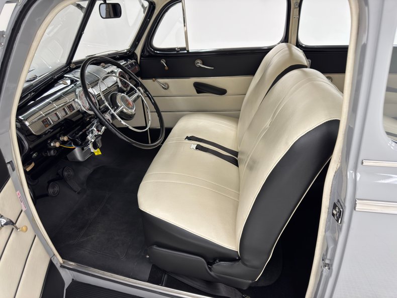 Ford-Super-deluxe-1946-Feather-Gray-White-12