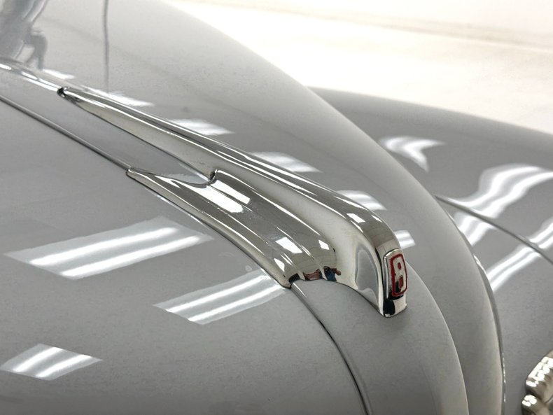 Ford-Super-deluxe-1946-Feather-Gray-White-25