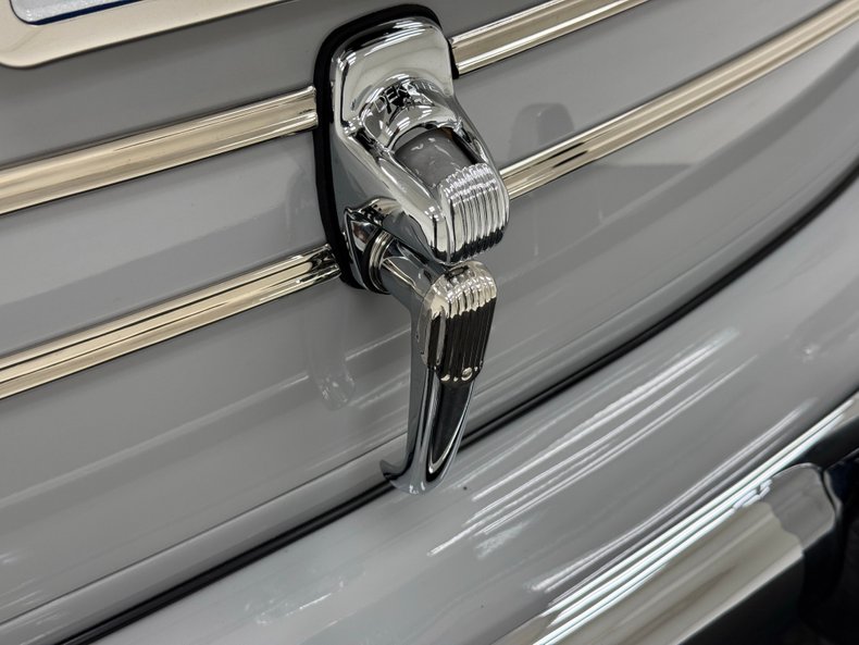 Ford-Super-deluxe-1946-Feather-Gray-White-33