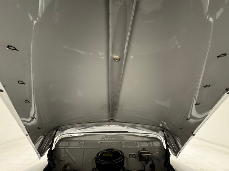 Ford-Super-deluxe-1946-Feather-Gray-White-35