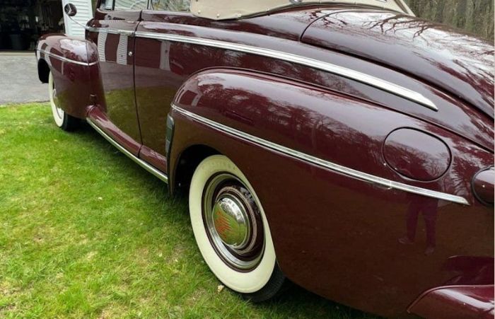 Ford-Super-deluxe-1946-MaroonTan-Top-Tan-VinylCloth-5