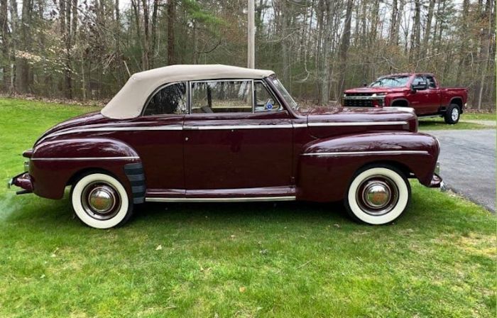 Ford-Super-deluxe-1946-MaroonTan-Top-Tan-VinylCloth-6