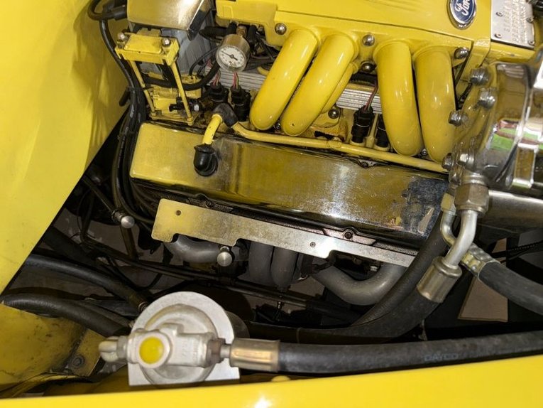 Ford-Super-deluxe-1946-Yellow-Tan-23