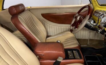 Ford-Super-deluxe-1946-Yellow-Tan-31