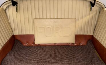 Ford-Super-deluxe-1946-Yellow-Tan-33