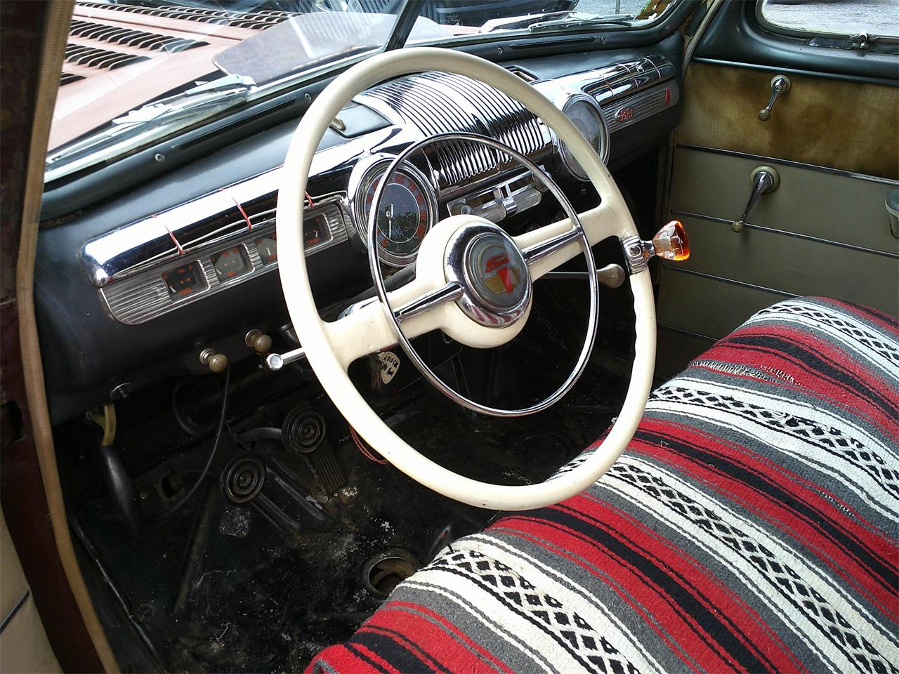 Ford-Super-deluxe-1947-Brown-Tan-14