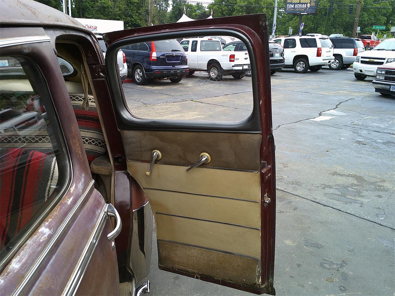 Ford-Super-deluxe-1947-Brown-Tan-16