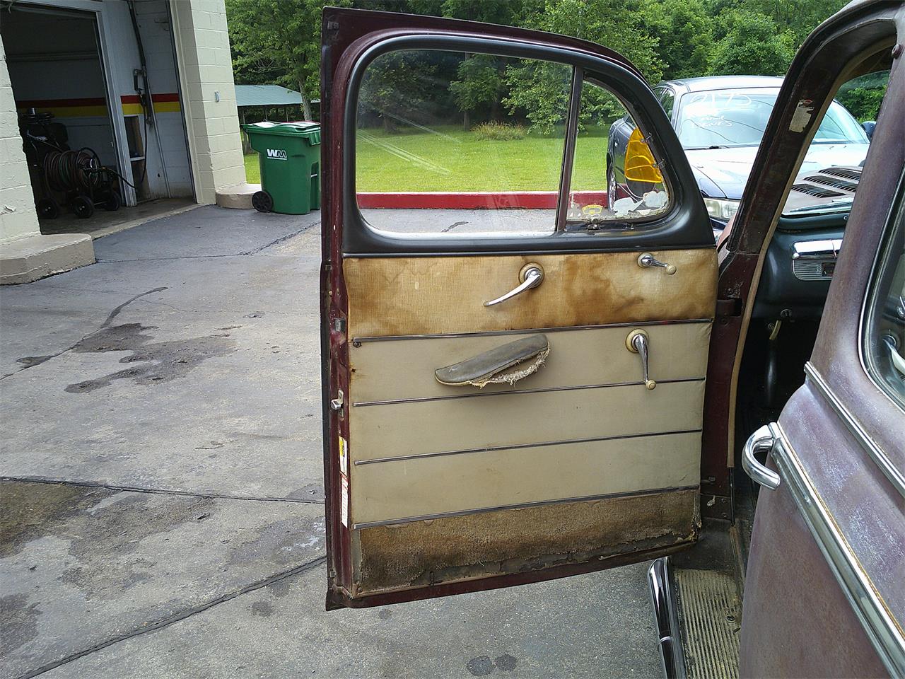 Ford-Super-deluxe-1947-Brown-Tan-3