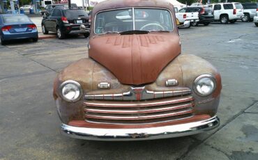 Ford-Super-deluxe-1947-Brown-Tan