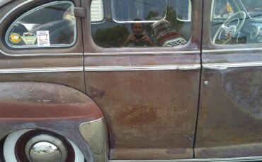 Ford-Super-deluxe-1947-Brown-Tan-39