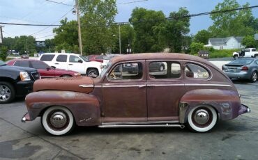 Ford-Super-deluxe-1947-Brown-Tan-40