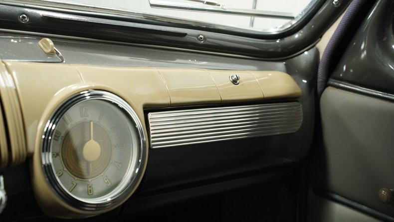 Ford-Super-deluxe-1947-Dark-Blue-Gray-39