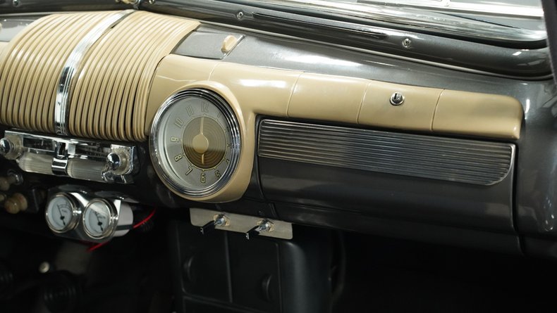 Ford-Super-deluxe-1947-Dark-Blue-Gray-43