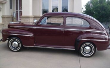 Ford-Super-deluxe-1947-Red-13